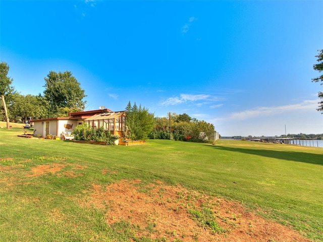 view of yard featuring a water view