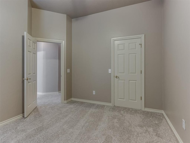 empty room featuring carpet floors and baseboards
