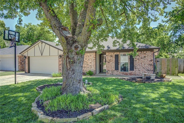 view of front of property featuring a garage, fence, driveway, and a front yard