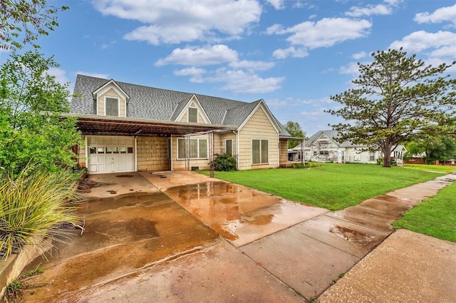 view of front facade featuring an attached garage, a shingled roof, driveway, and a front yard