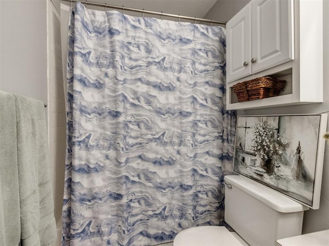 full bath featuring toilet and curtained shower