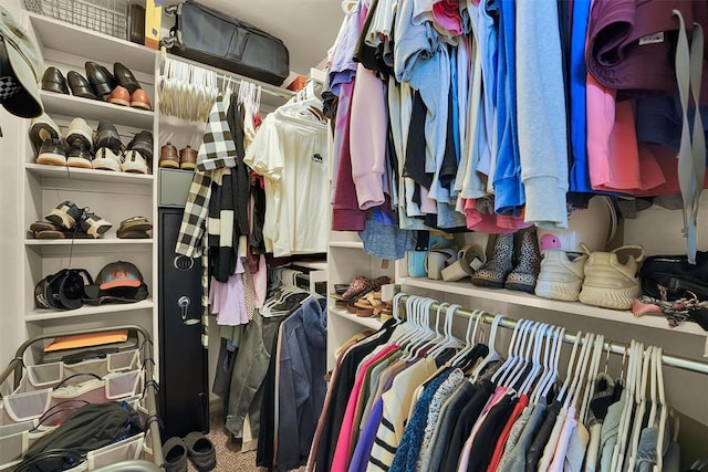 107 Chuckwagon Way, Elk City, OK 73644 - view of walk in closet