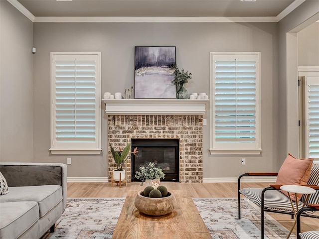 living room featuring baseboards, ornamental molding, and wood finished floors