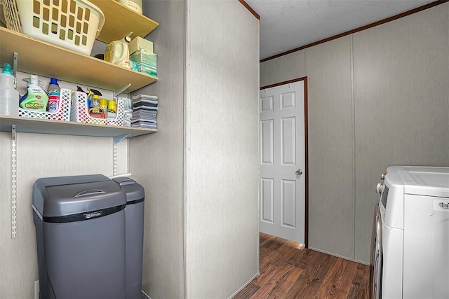 10284 N 2128, Foss, OK 73647 - washroom featuring dark wood-style floors, washing machine and dryer, and crown molding