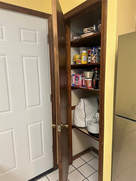 1721 E Ridgeview Ter, Mustang, OK 73064 - view of pantry