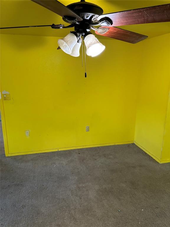 spare room with baseboards, a ceiling fan, and carpet