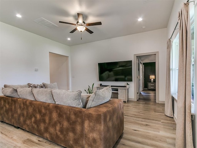 11021 SW 35th Ter, Yukon, OK 73099 - living room featuring light wood-style flooring, a ceiling fan, recessed lighting, and baseboards