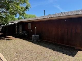 117 Phillips Ln, Clinton, OK 73601 - rear view of house featuring central AC unit