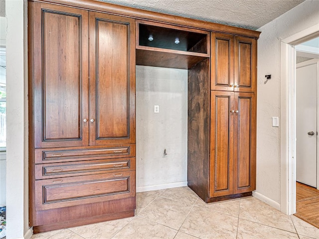 2429 Barclay Rd, Oklahoma City, OK 73120 - view of closet