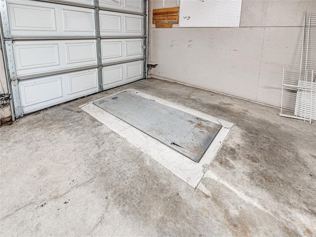 2429 Barclay Rd, Oklahoma City, OK 73120 - view of garage