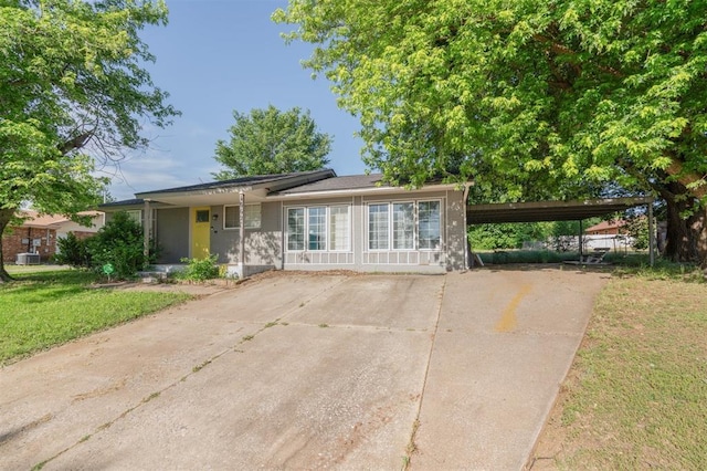 1662 NE 6th St, Moore, OK 73160 - single story home featuring driveway and a front yard