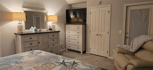 18812 Trailview Way, Edmond, OK 73012 - carpeted bedroom with baseboards and a closet