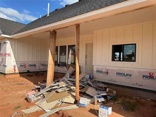 920 Hidden View Acres Dr, Blanchard, OK 73010 - entrance to property with roof with shingles and board and batten siding