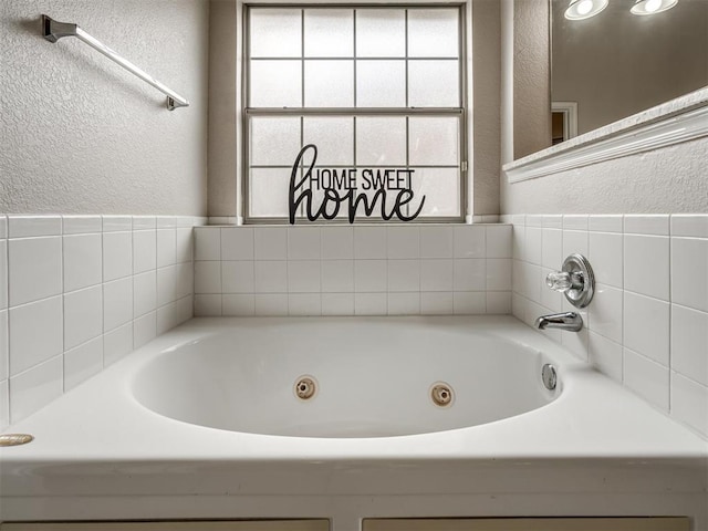 10812 S Miller Ave, Oklahoma City, OK 73170 - bathroom with a textured wall and a jetted tub
