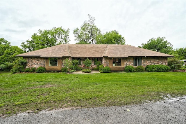 ranch-style home with a front yard