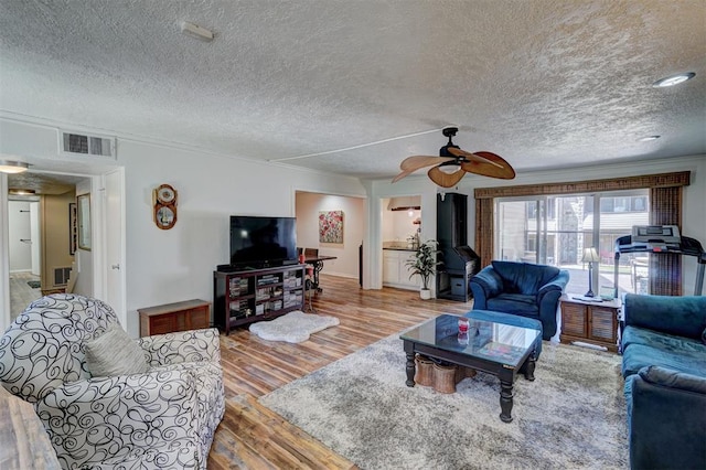 6000 N Pennsylvania Ave Unit 59, Oklahoma City, OK 73112 - living area featuring visible vents, a textured ceiling, light wood-style flooring, and a ceiling fan