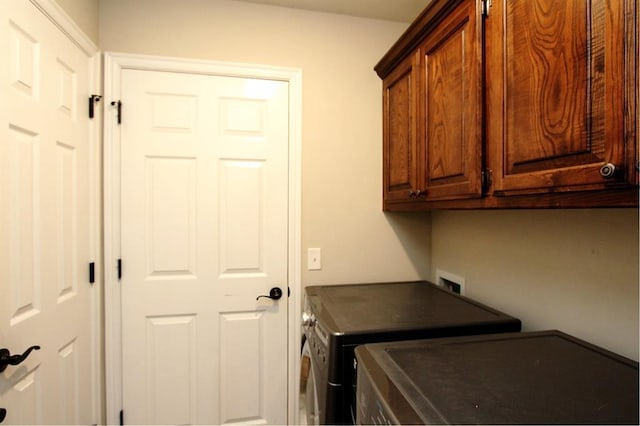laundry room featuring cabinet space and washing machine and clothes dryer
