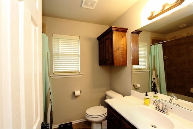 full bathroom featuring toilet, vanity, a shower with curtain, and baseboards