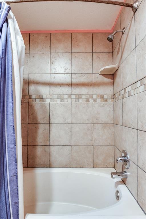full bathroom featuring shower / tub combo with curtain