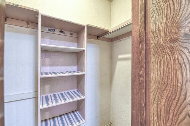 204 Sequoia Park Dr, Yukon, OK 73099 - view of spacious closet