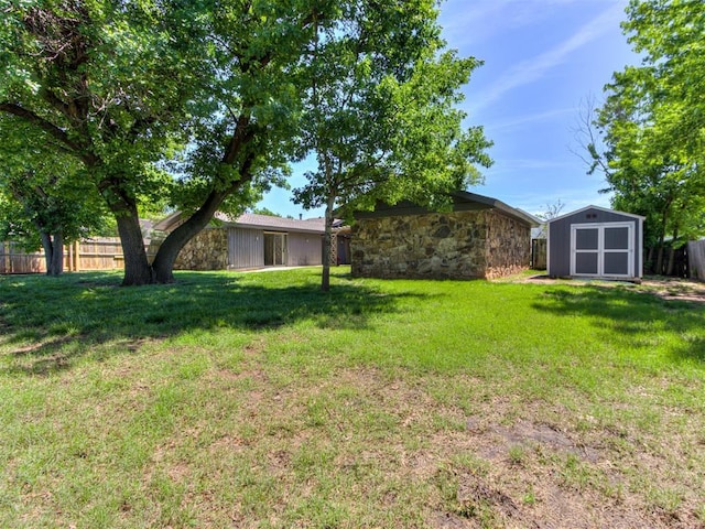 3233 Hickory Stick Rd, Oklahoma City, OK 73120 - view of yard featuring a shed