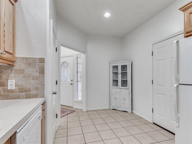 entryway featuring light tile patterned flooring, baseboards, and recessed lighting
