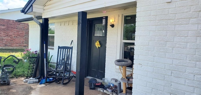 property entrance featuring a porch