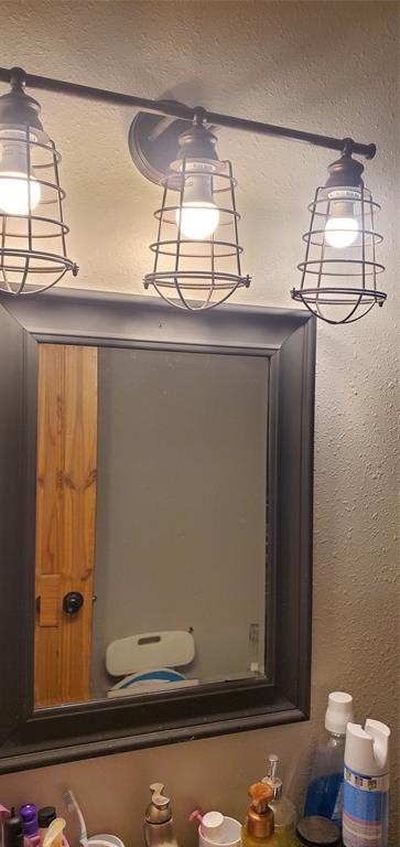 234 S 5th Ave, Stroud, OK 74079 - bathroom view of a textured wall