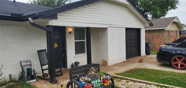 234 S 5th Ave, Stroud, OK 74079 - exterior space featuring concrete driveway