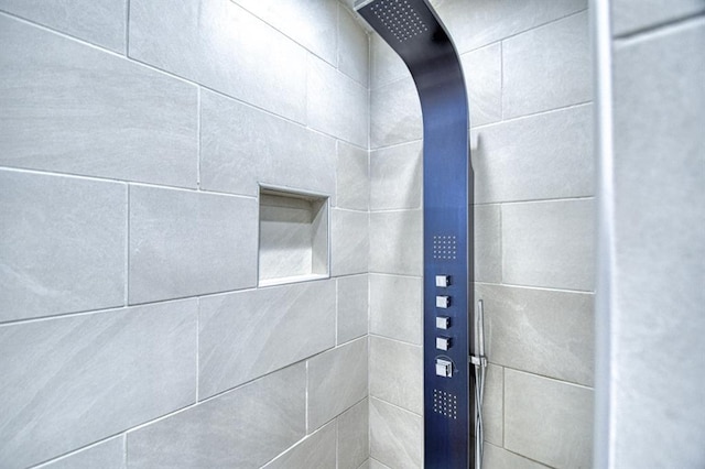 34701 E County Road 1610, Pauls Valley, OK 73075 - details featuring a tile shower