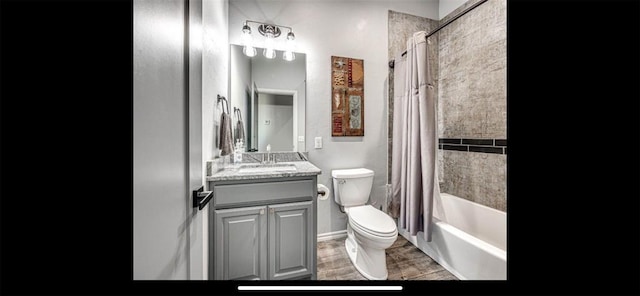 bathroom featuring shower / tub combo with curtain, vanity, and toilet
