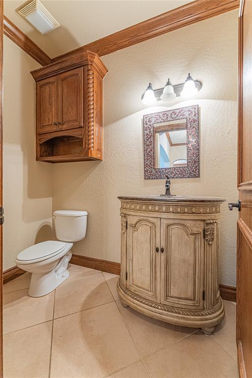 2612 SW 137th St, Oklahoma City, OK 73170 - bathroom featuring toilet, vanity, baseboards, and tile patterned flooring