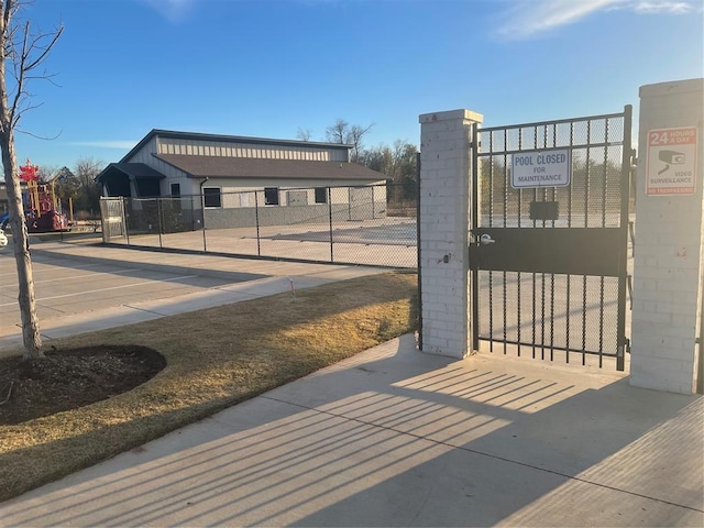 gate featuring fence