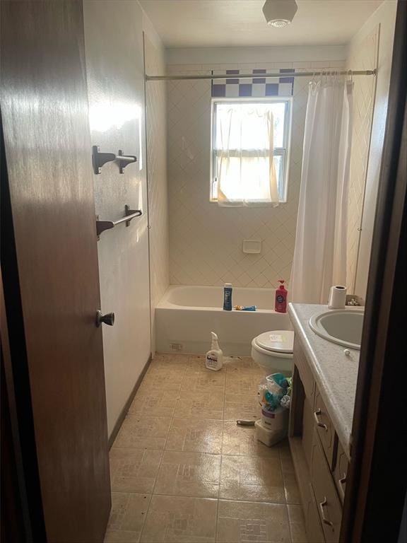 329131 E Lincoln St, Harrah, OK 73045 - bathroom with vanity, shower / tub combo with curtain, and toilet
