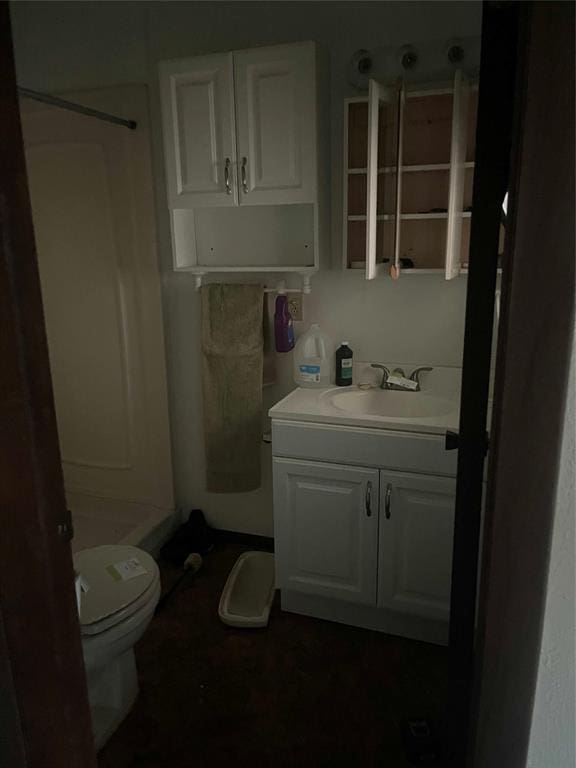 329131 E Lincoln St, Harrah, OK 73045 - bathroom featuring vanity, toilet, and a shower