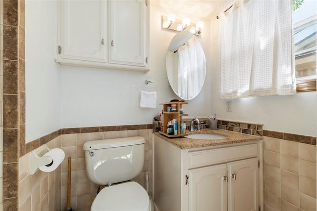 4113 Monica Dr, Del City, OK 73115 - bathroom featuring tile walls, wainscoting, toilet, and vanity