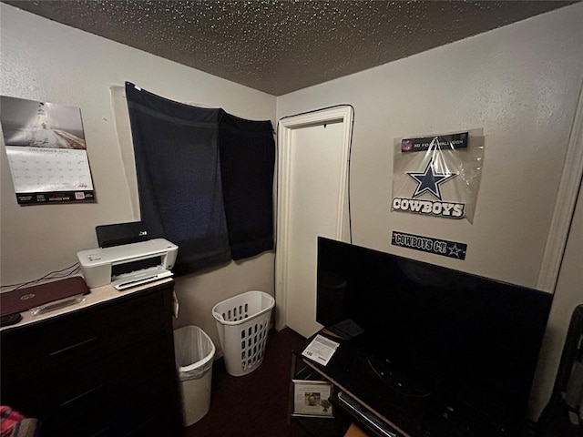 bathroom featuring a textured ceiling