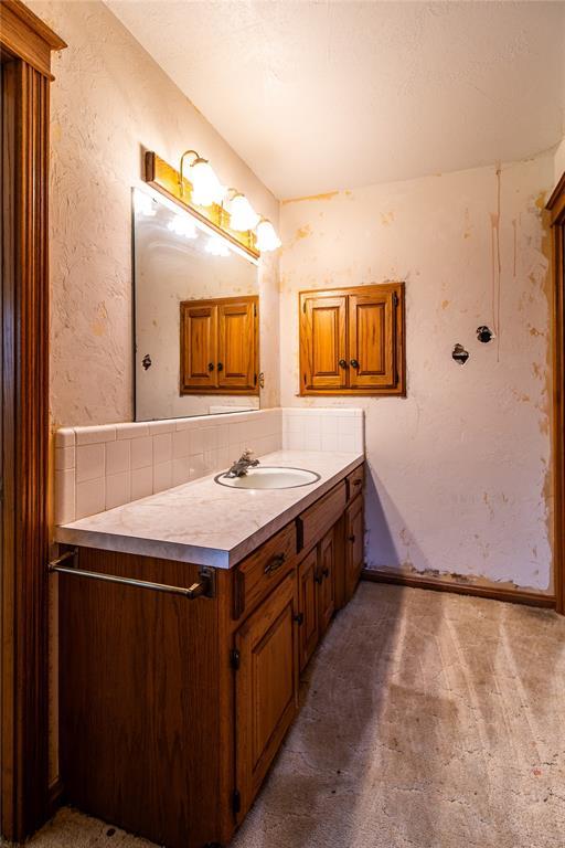 1668 E Circle Dr, Choctaw, OK 73020 - photo 29