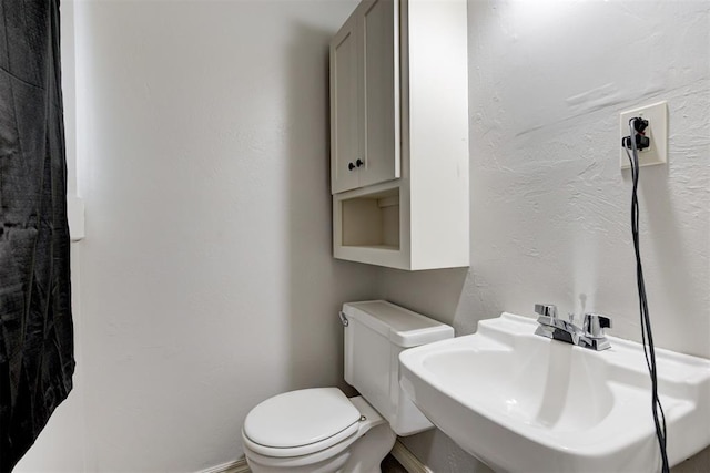 700 Redwood Dr, Noble, OK 73068 - bathroom with a sink and toilet