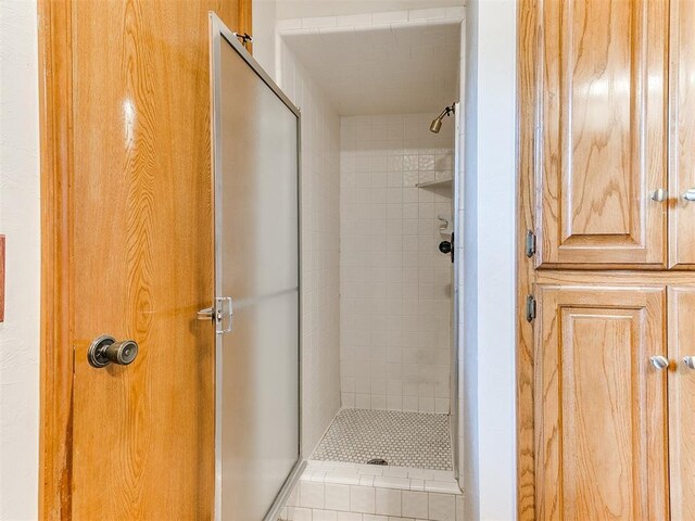 904 Carfax Rd, Edmond, OK 73034 - full bathroom featuring a shower stall