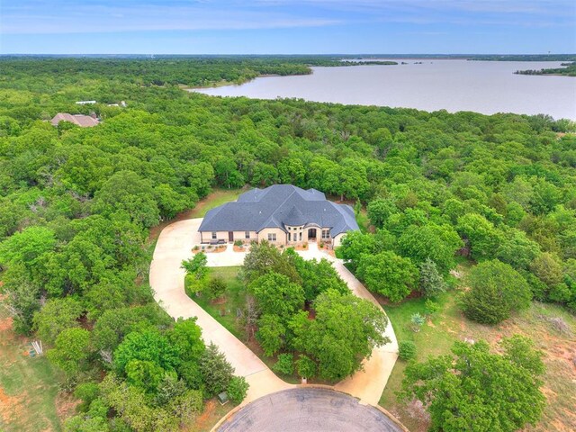 6209 Lakewood Ridge Rd, Edmond, OK 73013 - aerial view of property and surrounding area with a heavily wooded area and a nearby body of water
