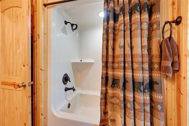 full bath with shower / bath combination with curtain