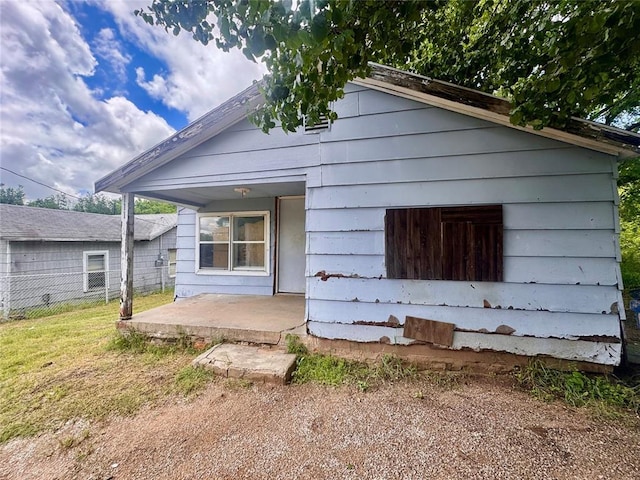 111 N 8th St, Seminole, OK 74868 - back of property with fence and a patio area