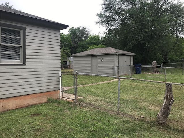 6401 Anderson, Oklahoma City, OK 73149 - view of yard featuring a gate, a shed, and an outbuilding