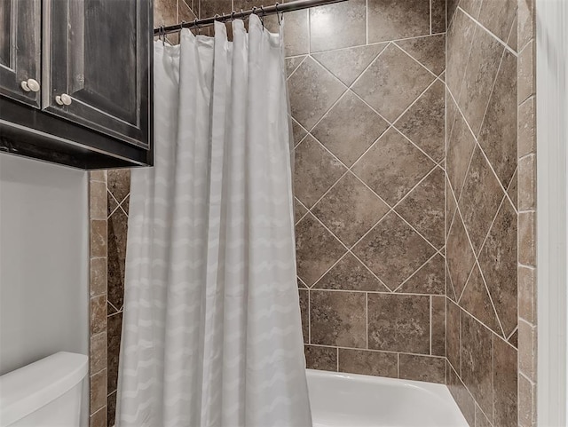 8509 NW 125th St, Oklahoma City, OK 73142 - full bathroom featuring toilet and shower / tub combo with curtain