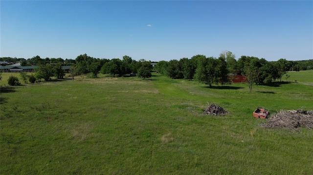 view of green lawn featuring a view of countryside