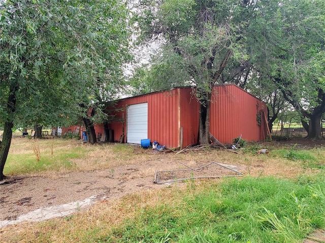 17 S Cemetery Rd, Tuttle, OK 73089 - view of yard with a garage and an outbuilding