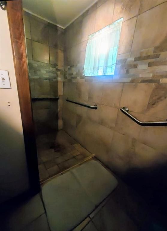 17 S Cemetery Rd, Tuttle, OK 73089 - full bathroom with tiled shower
