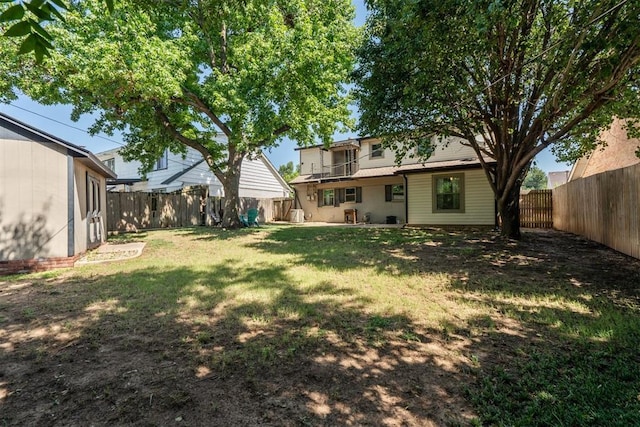 2220 NW 47th St, Oklahoma City, OK 73112 - fenced backyard featuring a balcony