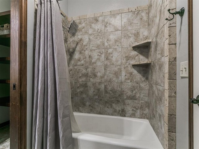 1808 Lago Dr, Moore, OK 73160 - bathroom with shower / bath combination with curtain